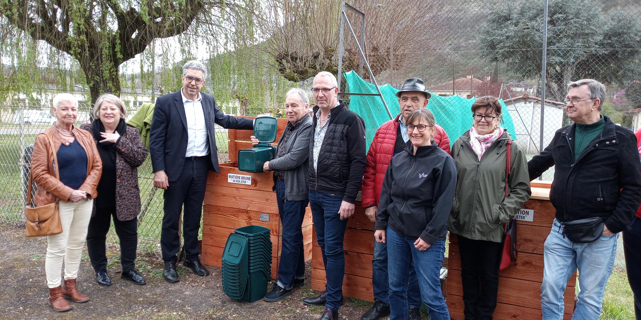 installation 500ème composteur collectif à Cajarc